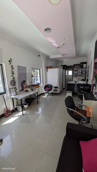 Commercial Store with 28 m² for Rent in São Domingos de Rana (Cascais)