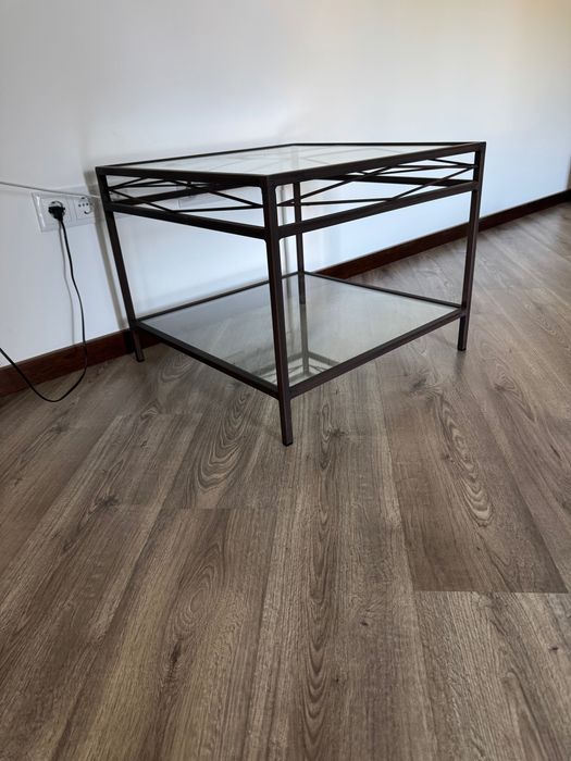 Mesa de canto em ferro e vidro
