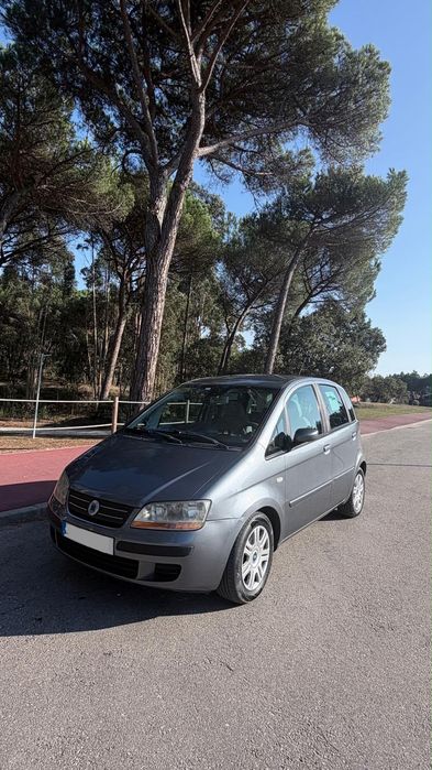Carro Fiat Ideia 2004
