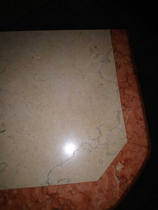 Mesa (pequena) de mármore