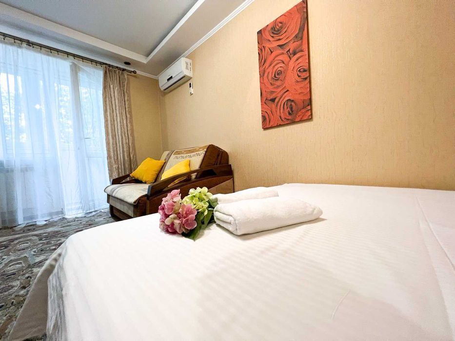 Бульвар Лесі Українки 28, 1к, метро Печерська 3 хв, подобово/погодинно