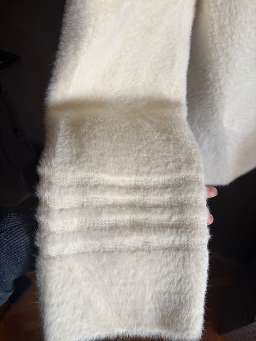 Біла кофта-накидка