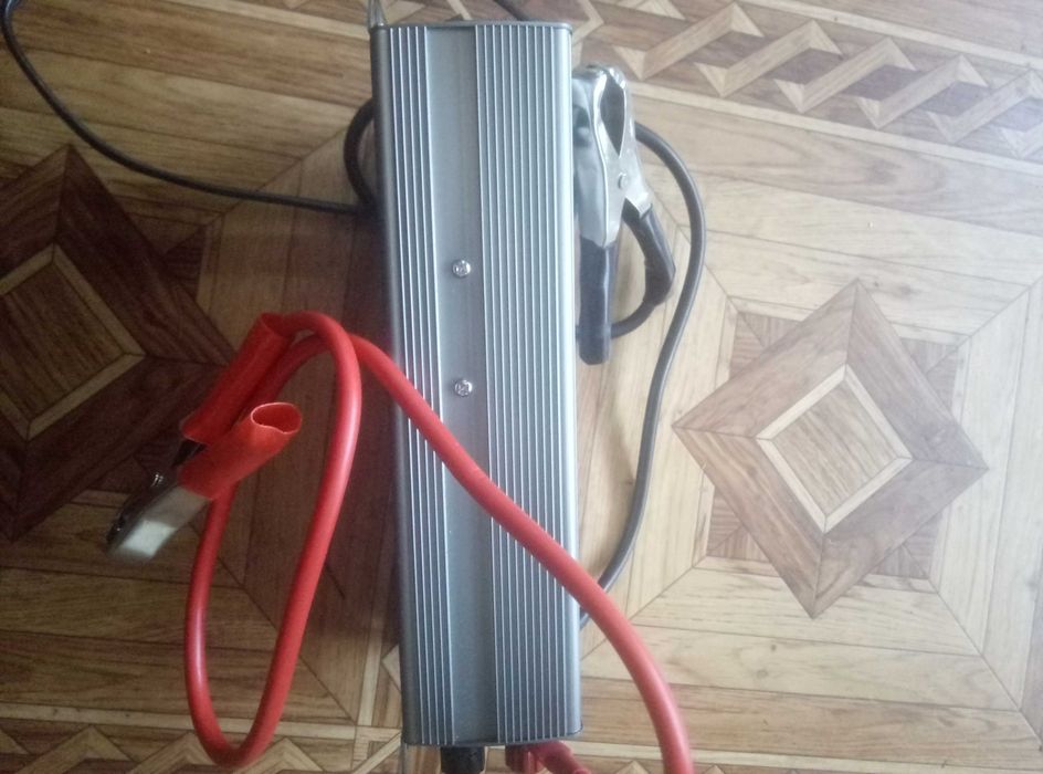 Инвертор E-ast 24в/220в 500/1000W апроксим. синус