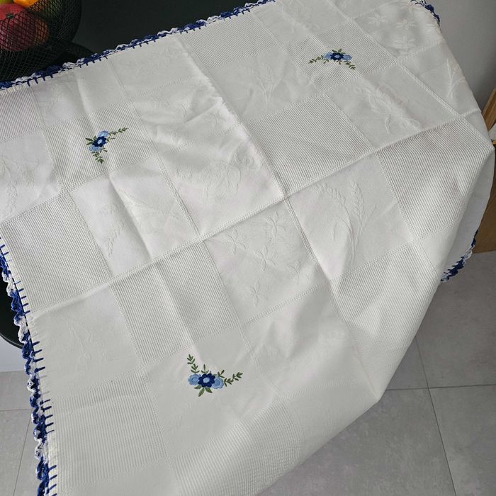 Toalha de Mesa c/ Croché
