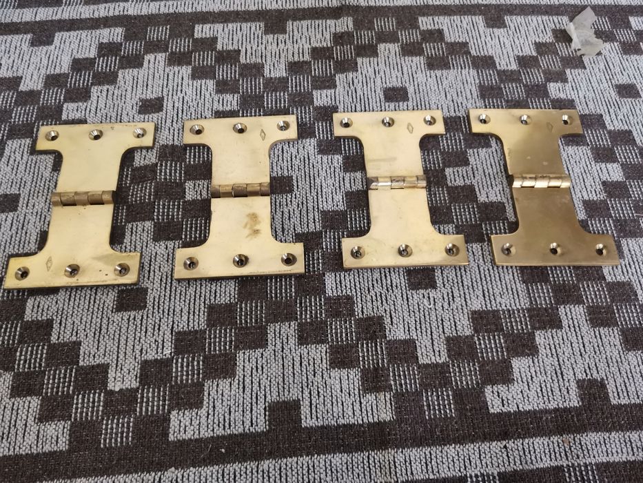 Dobradiças em Latão.