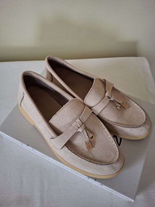 Взуття жіноче, лофери