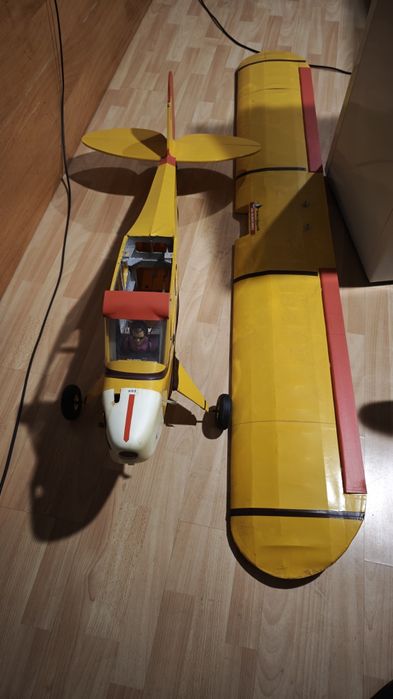 2 x aviões RC + drone + carro a gasolina + material