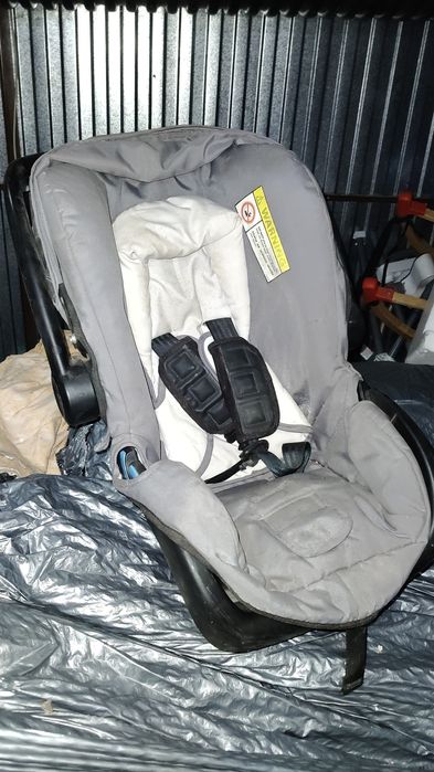 Fotelik samochodowy i nosidełko