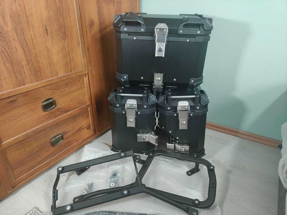 Zestaw aluminiowych kufrów Benelli TRK 502X Kufy boczne stelaże kufer centralny 45L