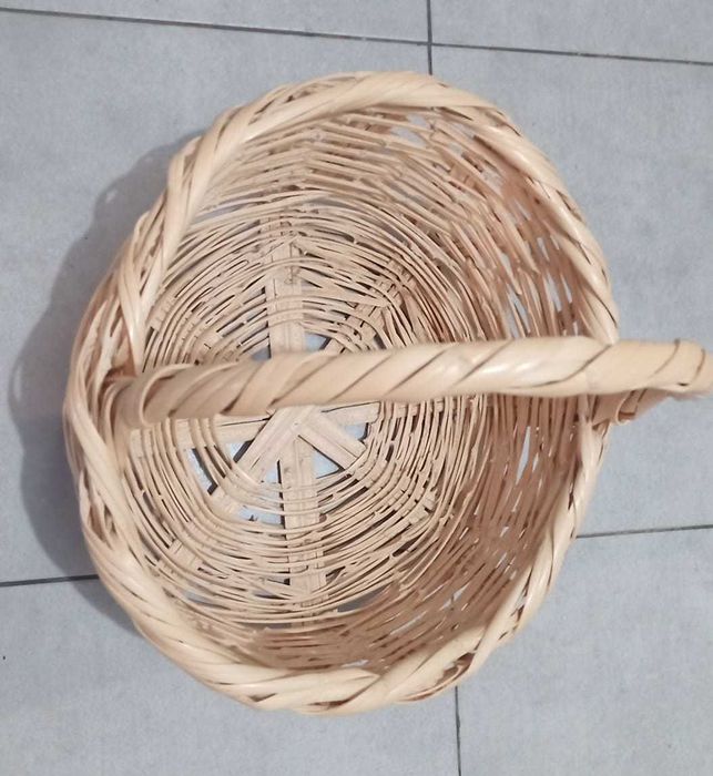 Cesto de cana artesanal