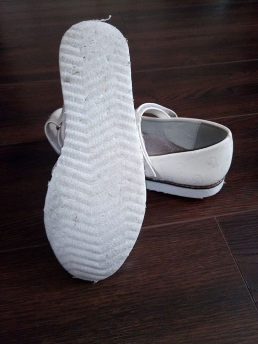 Туфли на девочку 35 р.