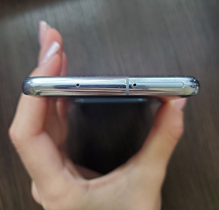 Телефон Samsung s10e