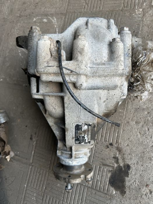 Передній та задній редуктор Мерседес мл 163 2.7 дизель 2000 Mersedes Ml163 2.7diesel