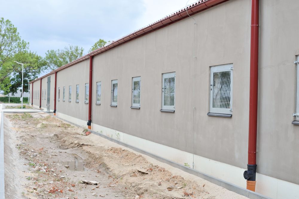 Okno stajenne stalowe do stajni garażu okno stalowe okno gospodarskie