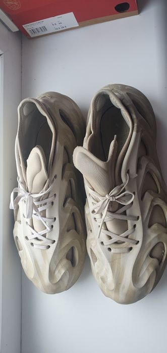 Кроссовки белые  adidas