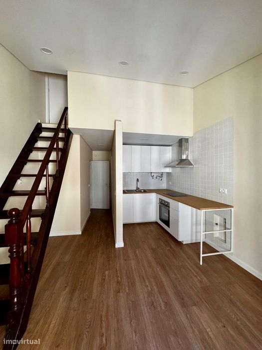 Arrenda-se T1 totalmente remodelado, situado no centro de Setúbal.