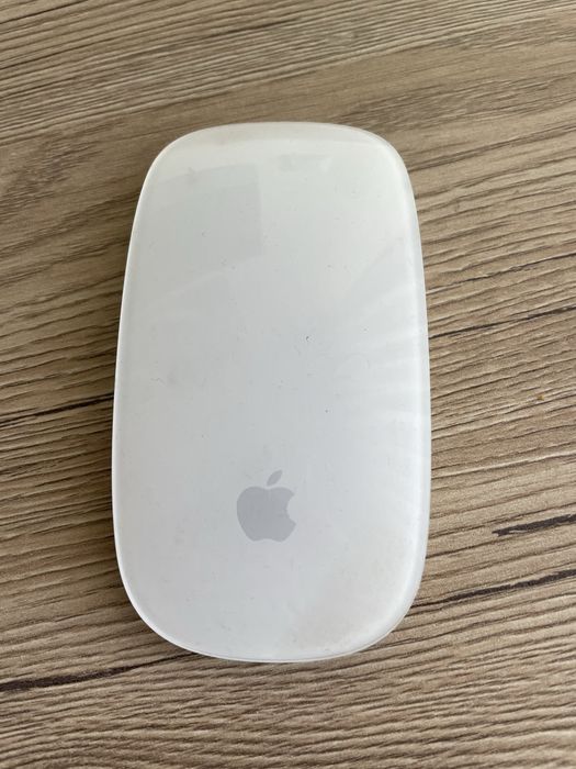 Vendo computador Mac usado com teclado e rato .. ofereço candeeiro