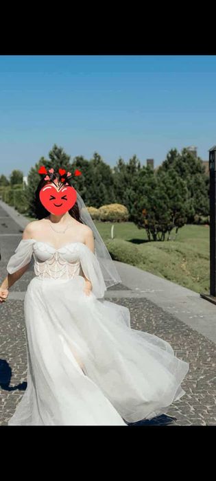 Весільна сукня зі шлейфом