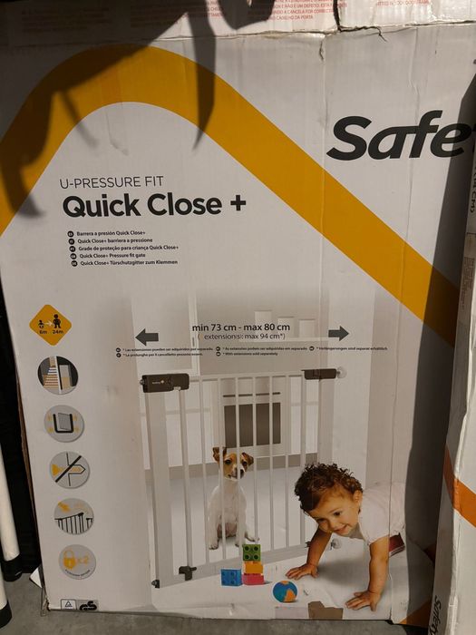 Barreira com porta 70 a 94 cm para criança ou animal.