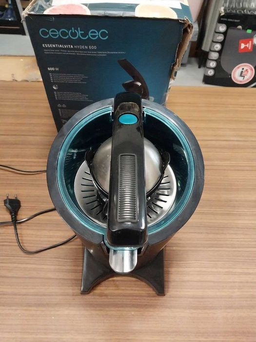 Cecotec Sokowirówka elektryczna EssentialVita Hyden 600