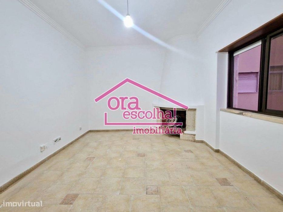 Apartamento T2 com 92 m2 de área bruta no Centro das Paivas! — Amora, Setúbal