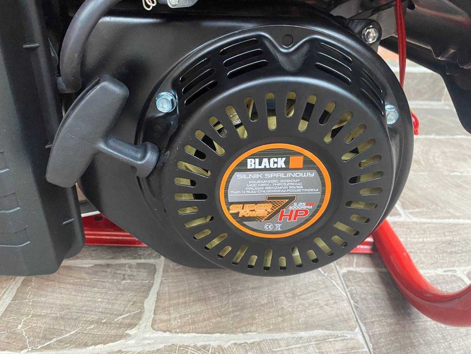 Бензиновий генератор Black 13606 2,8 2.8кВт Японія Якісний Потужний