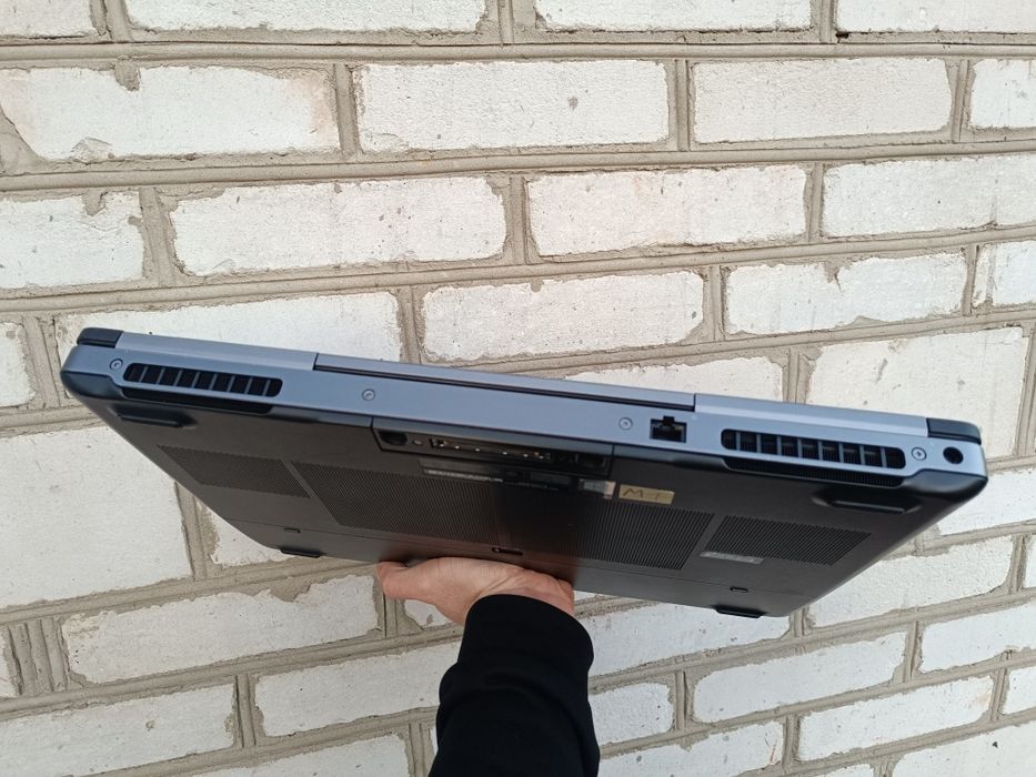 4К 17.3" Екран, Ігровий ноутбук DELL (i7 7700HQ/16/1000gb/P3000 6gb)