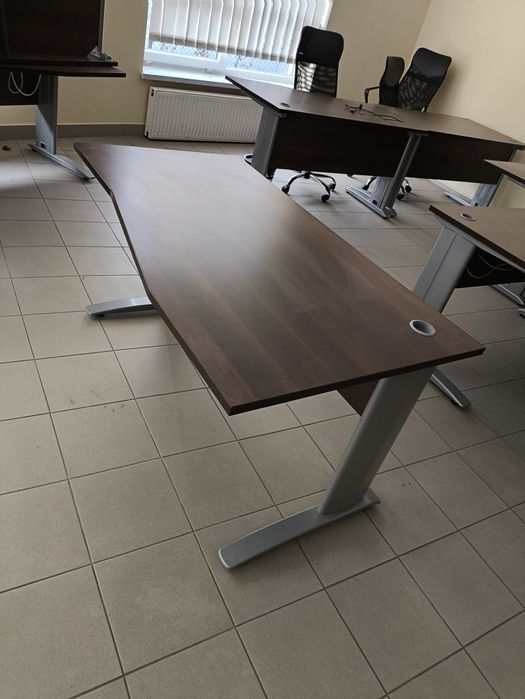 biurko biurowe - solidne i eleganckie