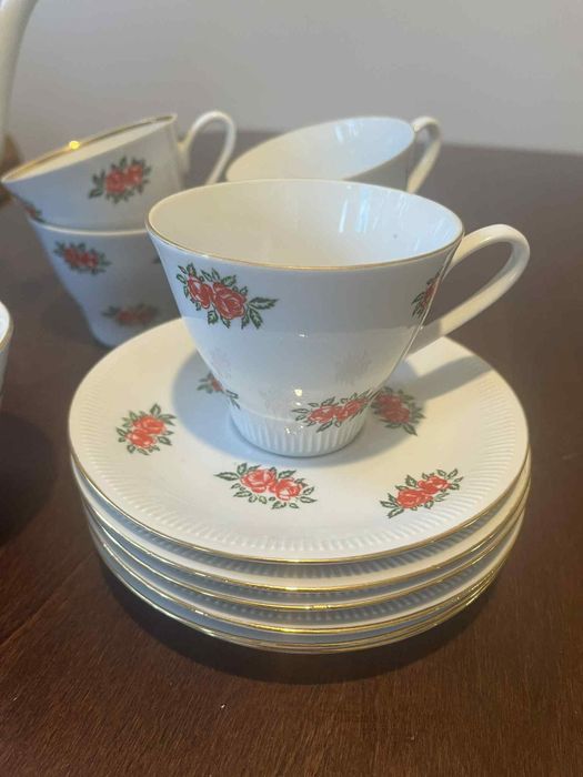 Zestaw filiżanek i spodków Wedgwood Moss Rose. Porcelana Włocławek  PR