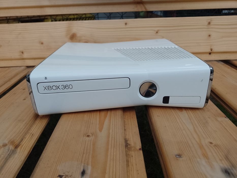 Xbox 360 Slim  Biały