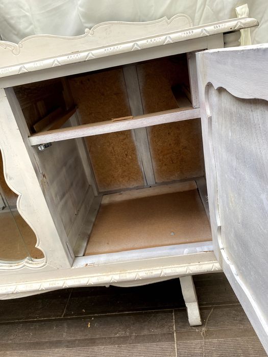 Móvel aparador madeira com 2 portas e vitrine em vidro