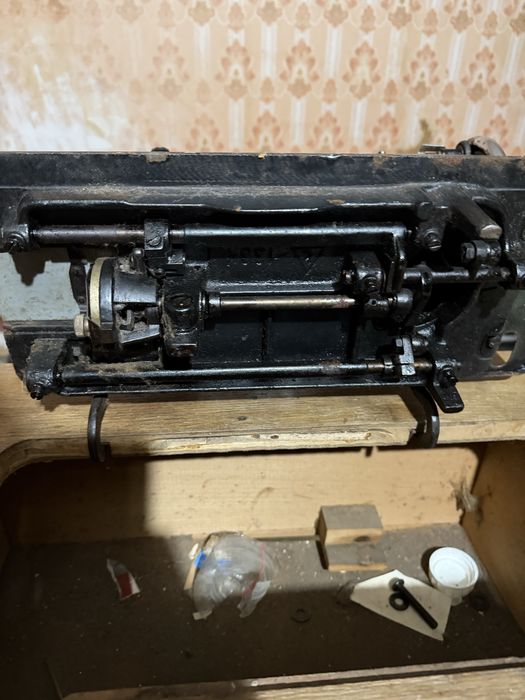 Maszyna do szycia łucznik , stara lata 90 , prl