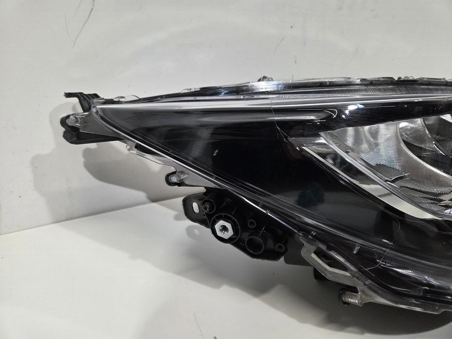 Toyota Corolla E21 HB Kombi Lampa Prawa Przednia Full LED