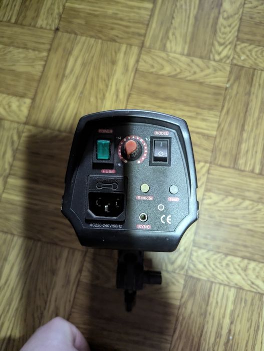 Студийная фотовспышка falcon eyes ss-200f