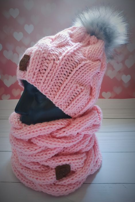Zimowe zestawy dziecięce czapki szaliki kominy rękawiczki Merino