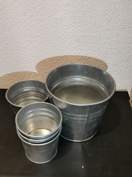 Lote 5 vasos pequenos, em metal (ikea)
