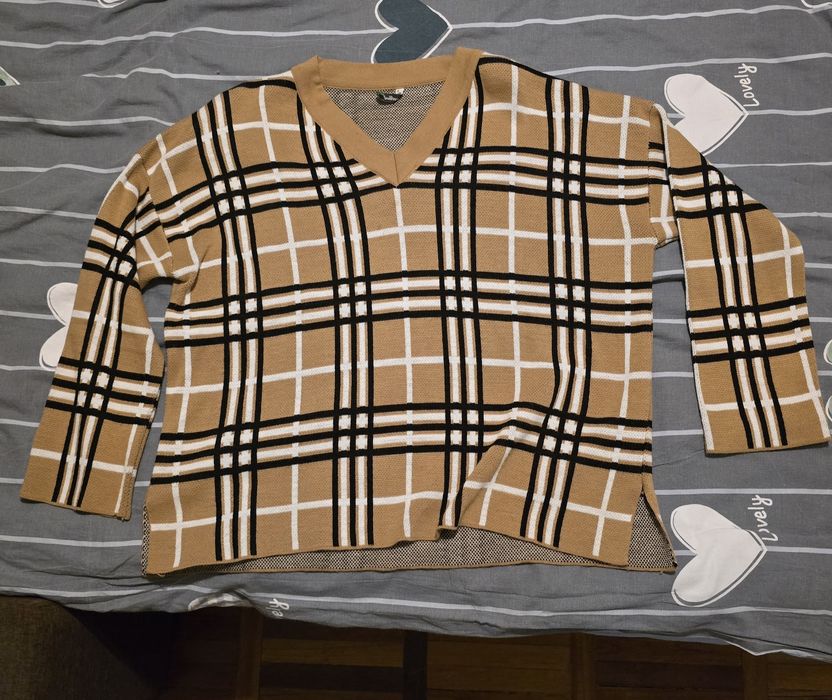 Р.52-54. Жіночий светр кольору кава з молоком з білими, чорними смугам