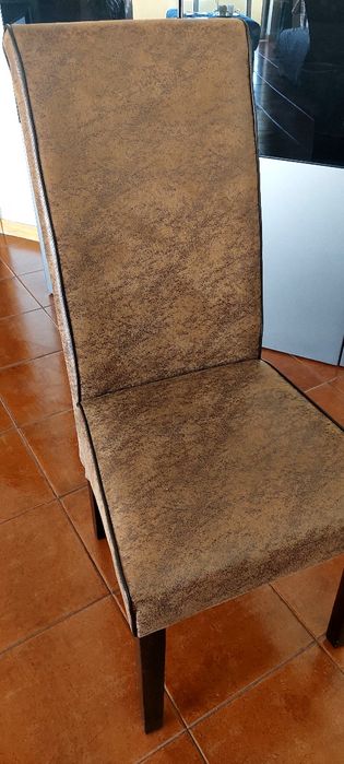 Quatro cadeiras de mesa de jantar novas