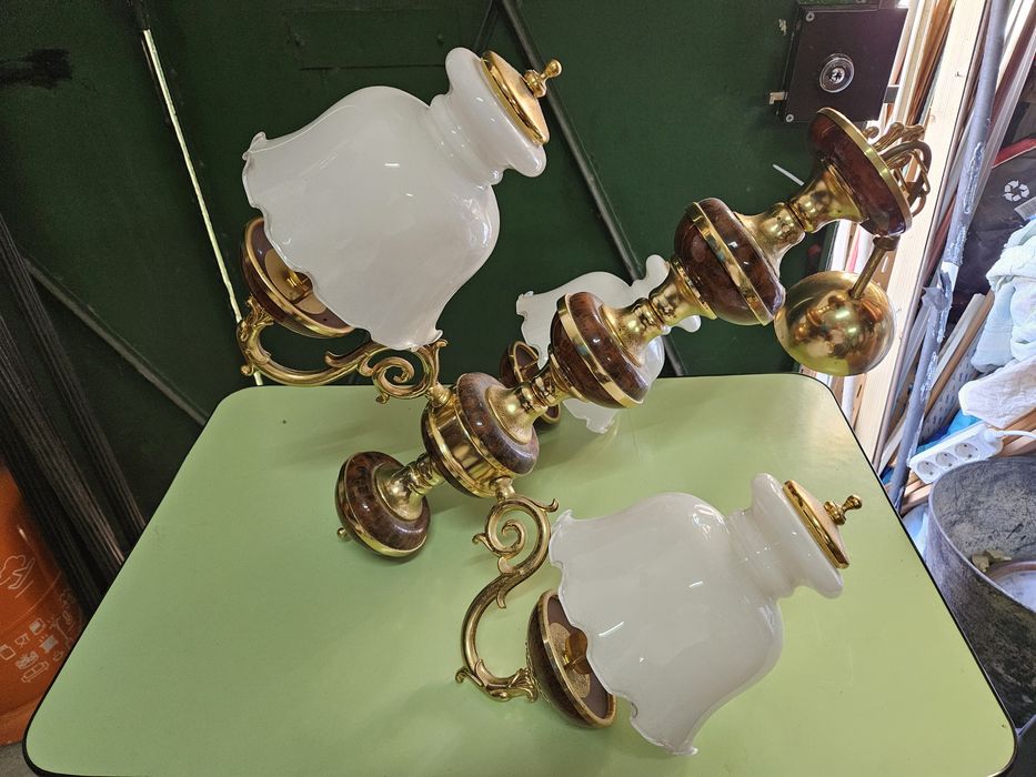 Varios modelos de candeiros