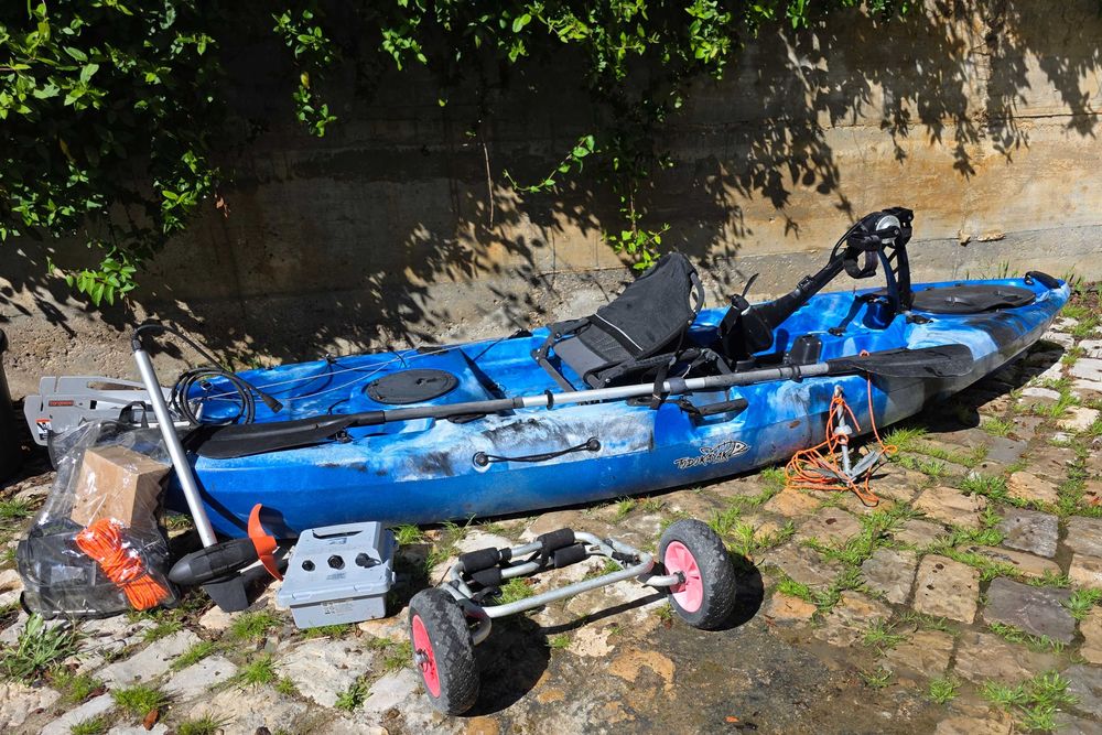 Kayak de pedais com motor Torqeedo
