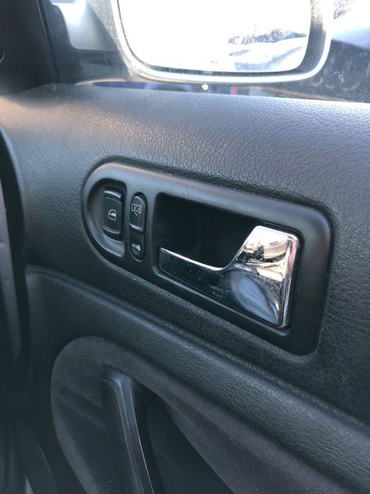 Klamka prawa przednia USA z ryglowaniem VW Passat B5 Golf IV Bora