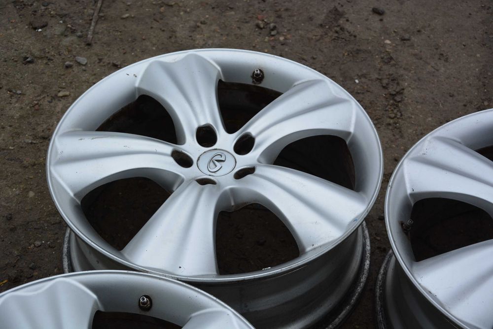 Infiniti FX37 felgi aluminiowe 20" 20x8J ET50 komplet
