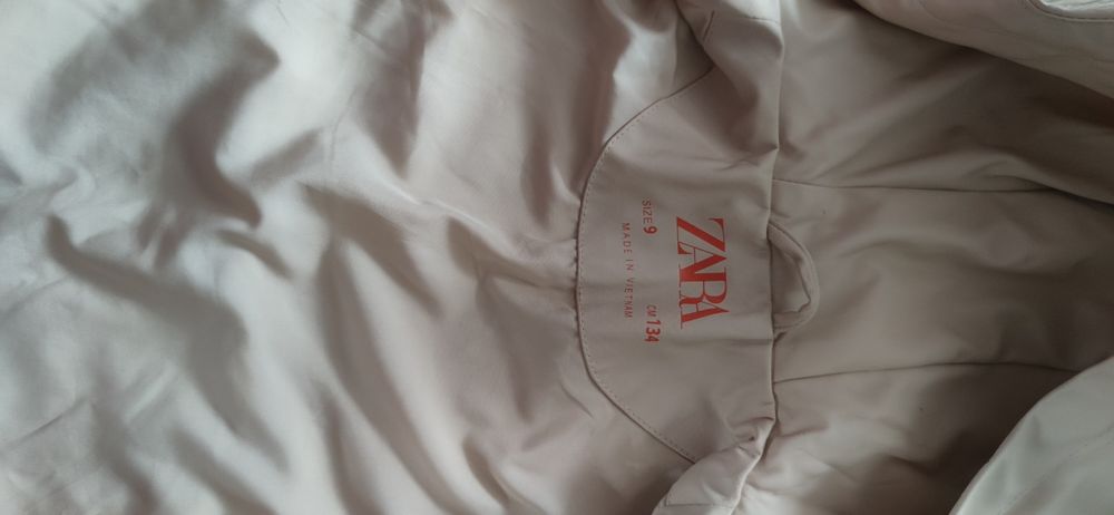 Ветровка прорезиненная Zara на 9 лет