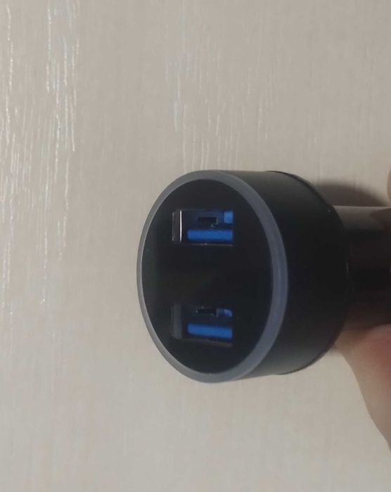 Автомобил. зарядное устройство с 2 USB-портами без функции вольтметра