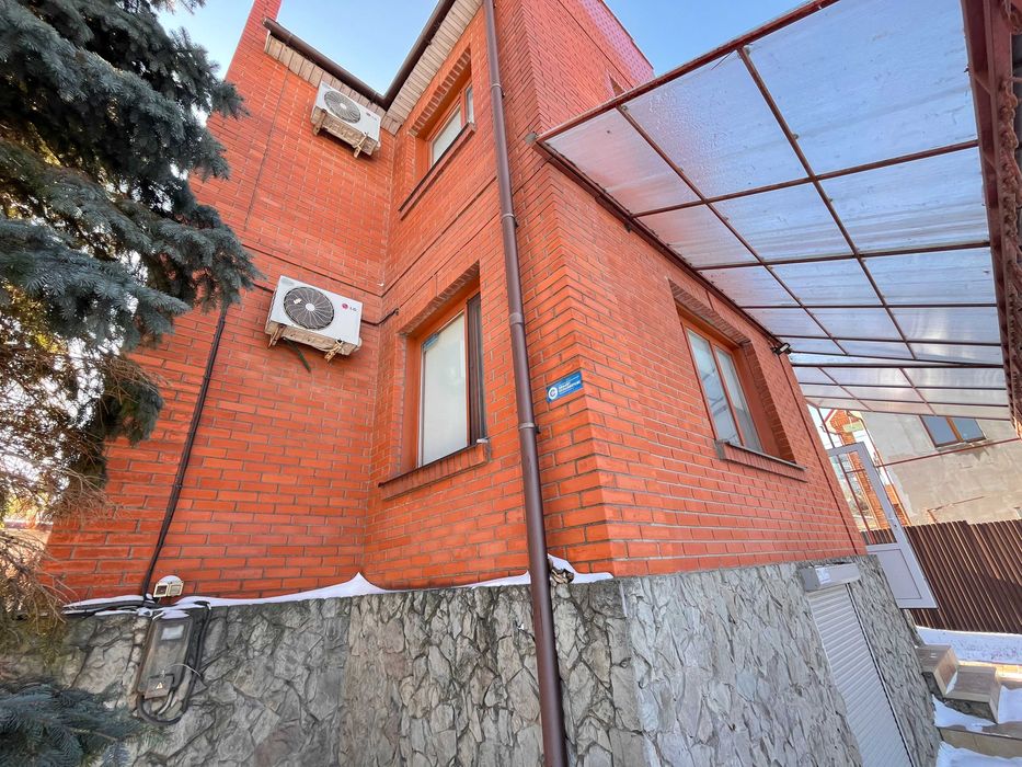 Продам трирівневий будинок в Чорноморську