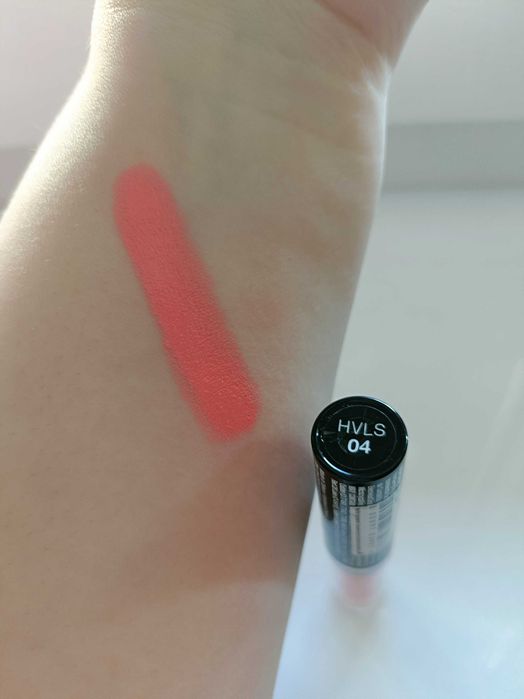 Szminka NYX Rock Star - kolor HVLS 04