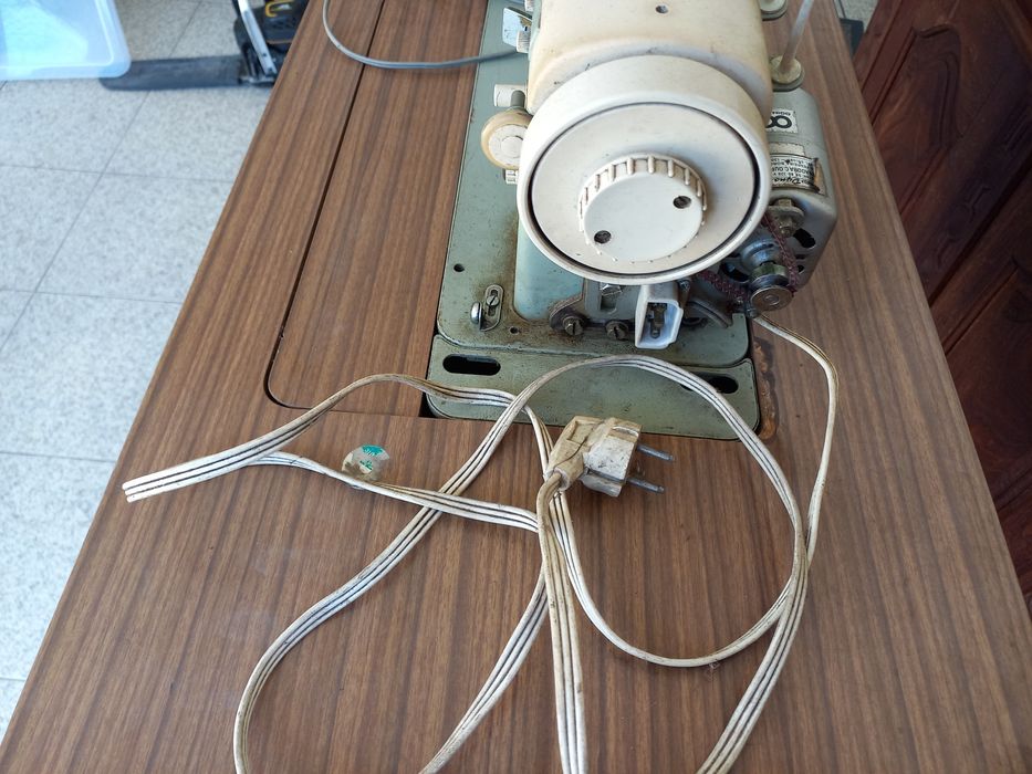 Máquina de costura antiga Oliva
