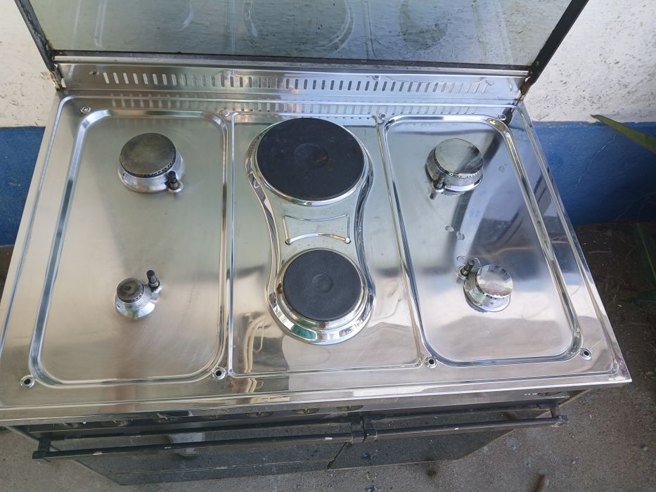 Fogão a gaz com 2 placas eletricas
