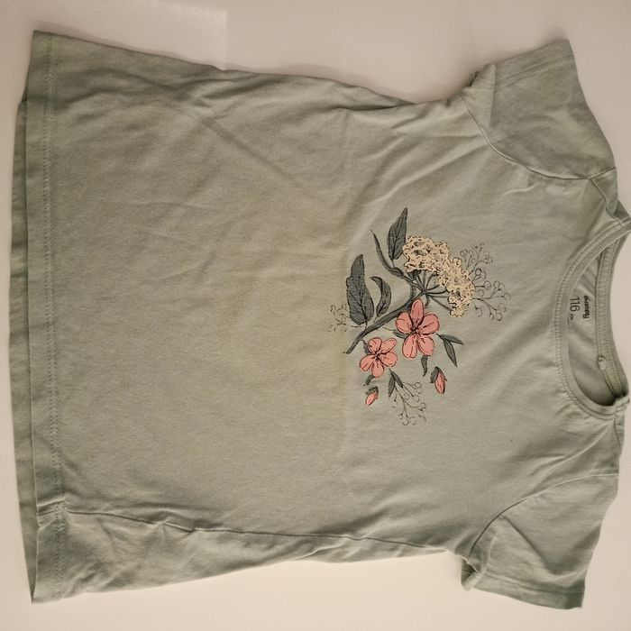 Koszulki z krótkim rękawem Sinsay dwupak 116 cm. 100% bawełna.