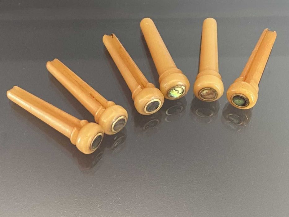 Pins em osso de camelo c/ pontos abalone Guitarra Folk